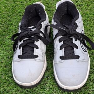 Heely's Grey Voyager Skate Sneakers    Size Yth 2
